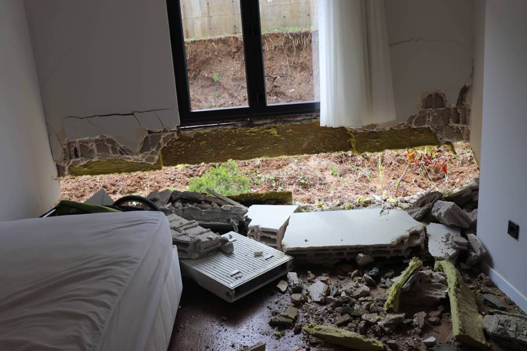 AFAD ekipleri apar topar o kente gitti: Korkunç manzara! 48 daireli apartmandan çığlıklar yükseldi 12